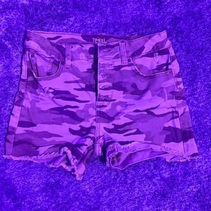 Cute Camo shorts not worn a lot size 6